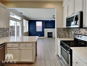 5325 Dunlay Dr in Sacramento, CA - Building Photo - Building Photo