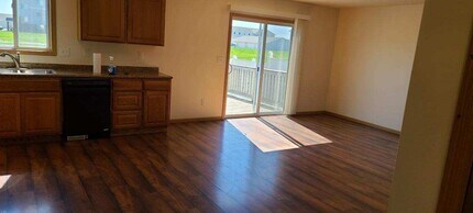 4262 Estate Dr S in Fargo, ND - Building Photo - Building Photo