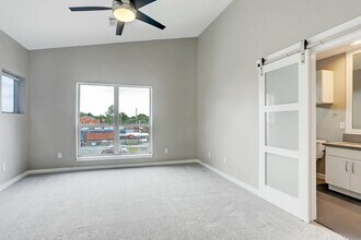 835 Saulnier St in Houston, TX - Foto de edificio - Building Photo