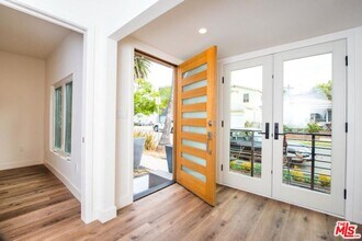 2341 Beach Ave in Los Angeles, CA - Building Photo - Building Photo