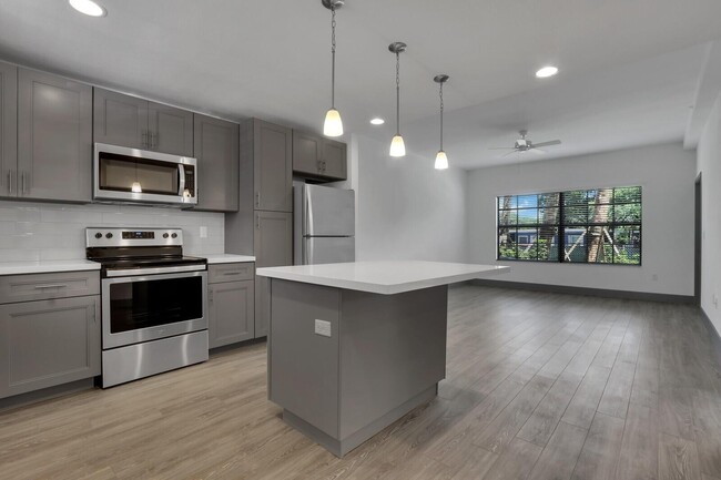 540 NE 14th Ct