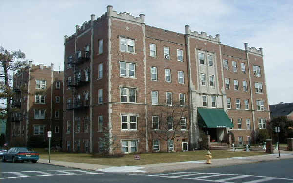 Westfield Arms in Westfield, NJ - Building Photo - Building Photo