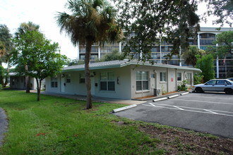 Fox Apartments in Venice, FL - Foto de edificio - Building Photo