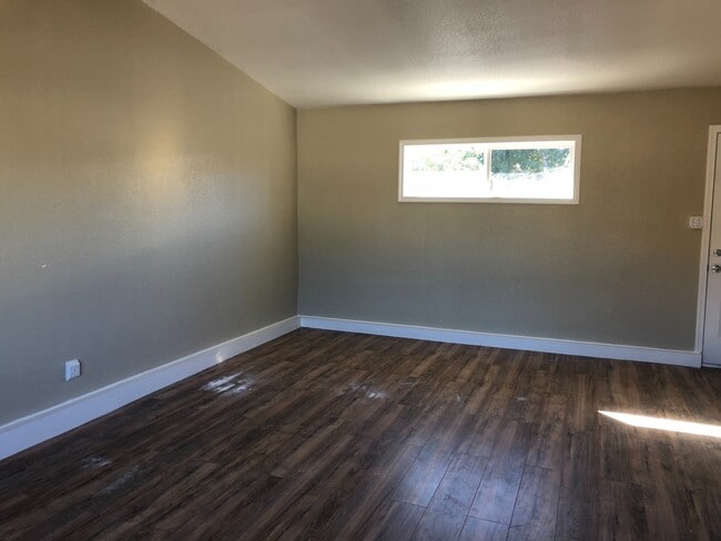 3138 E Ave Q4 in Palmdale, CA - Building Photo - Building Photo