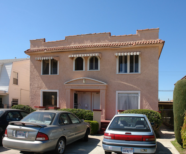 917 N Edgemont St in Los Angeles, CA - Building Photo - Building Photo