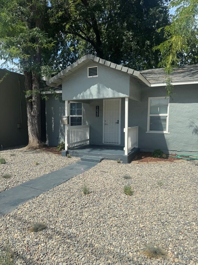 1032 Locust St in Redding, CA - Building Photo - Building Photo