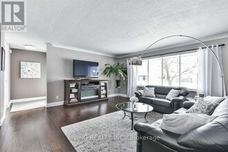 49 Suburban Dr in Mississauga, ON - Building Photo - Building Photo