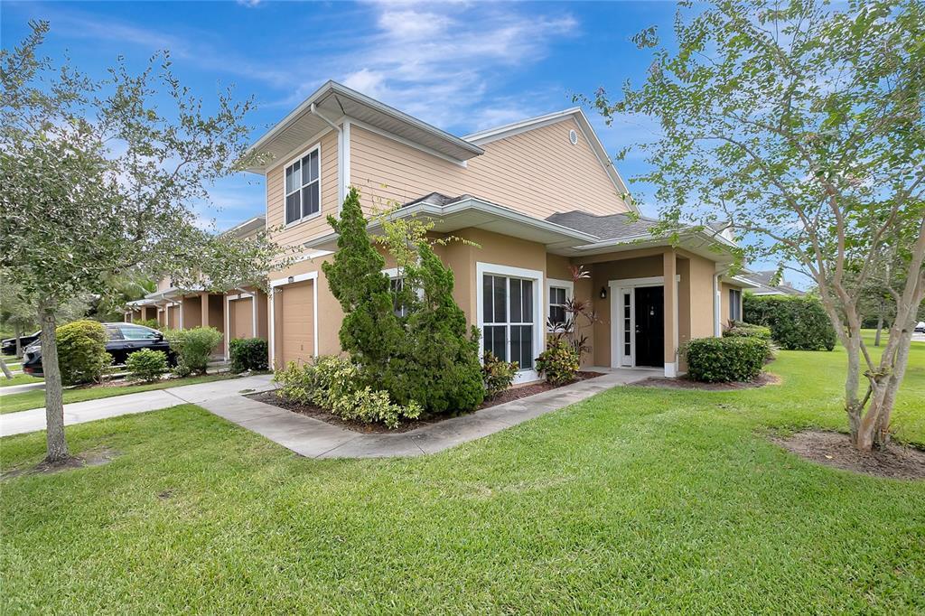 8205 Downpatrick Ct in Tampa, FL - Building Photo