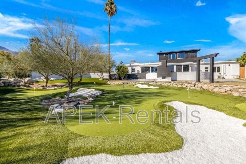 2325 N Girasol Ave in Palm Springs, CA - Building Photo