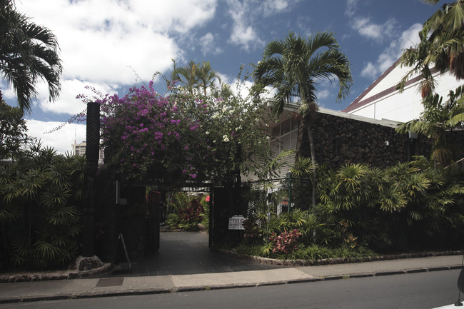 Beachwalk Student Suites in Honolulu, HI - Building Photo - Building Photo