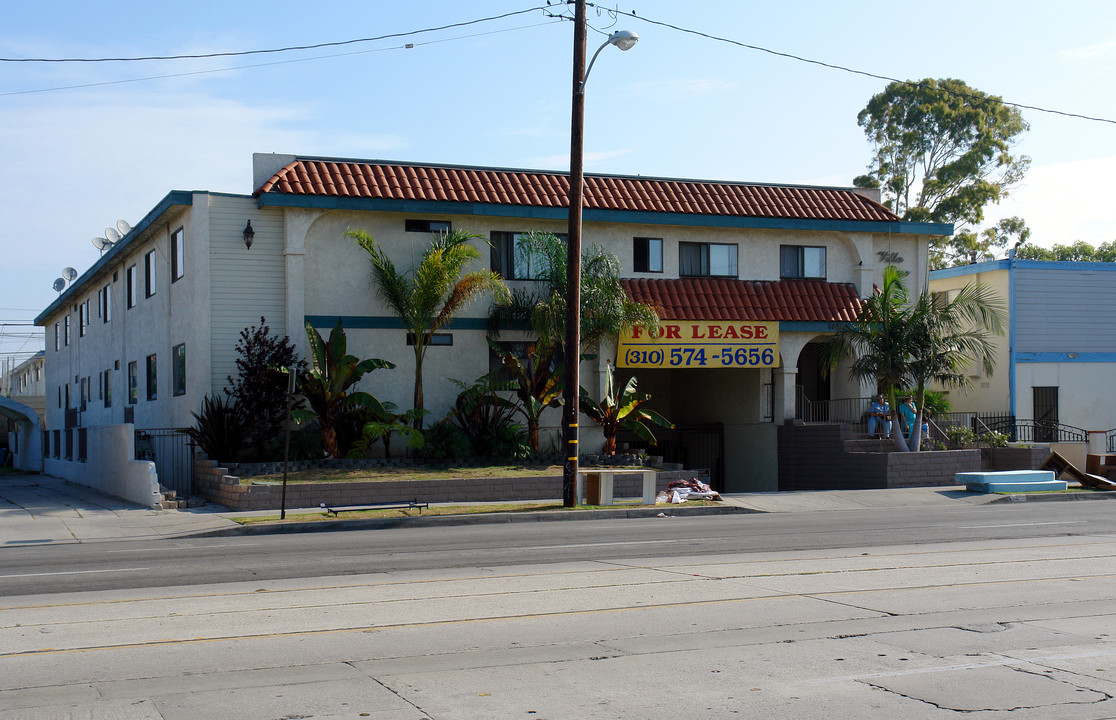 4081 W Rosecrans Ave in Hawthorne, CA - Building Photo