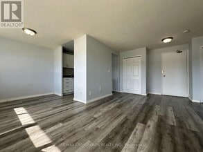 363-363 Lakeshore Rd E in Mississauga, ON - Building Photo - Building Photo