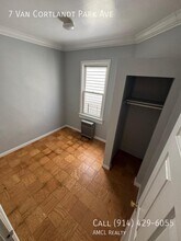 7 Van Cortlandt Park Ave in Yonkers, NY - Building Photo - Building Photo