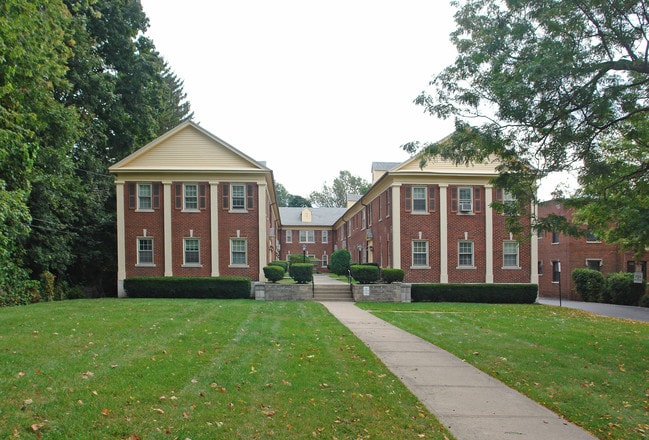 Georgian Court in Rochester, NY - Building Photo - Building Photo