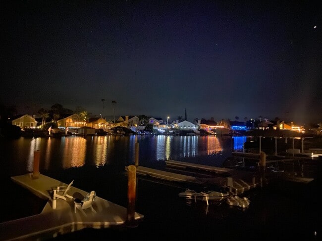 1754 Seal Way in Discovery Bay, CA - Foto de edificio - Building Photo