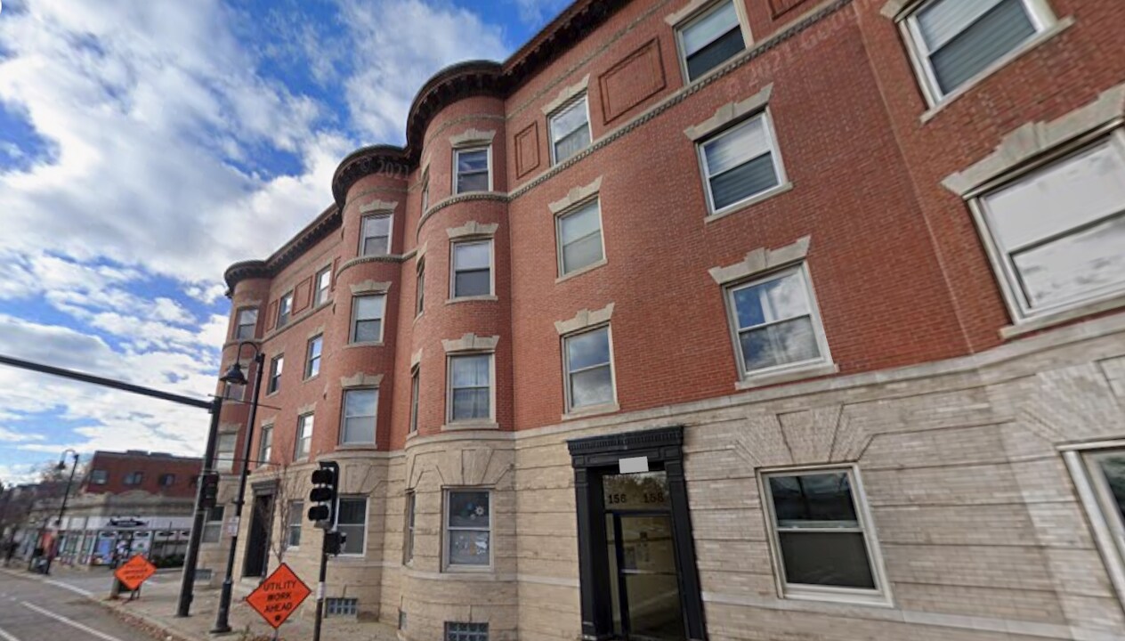 154 Harvard St, Unit 7 in Brookline, MA - Building Photo