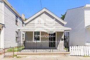 1718 Garrard St in Covington, KY - Building Photo