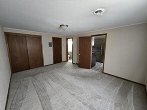 302 N Cedar Ave in Owatonna, MN - Building Photo - Building Photo