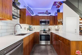 140 S Gramercy Pl in Los Angeles, CA - Building Photo - Building Photo