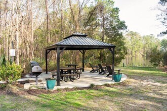 1300 Park W Blvd in Mount Pleasant, SC - Building Photo - Building Photo