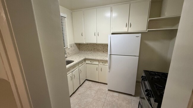 216 Anita Rd in Burlingame, CA - Building Photo - Building Photo