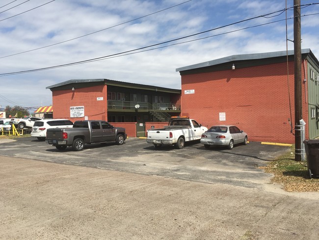 South Apartments in South Houston, TX - Building Photo - Building Photo