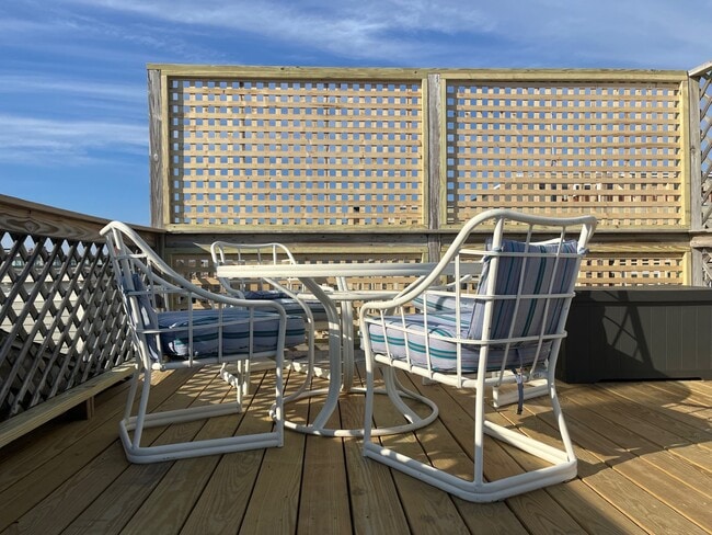 404 Thames St, Unit 3