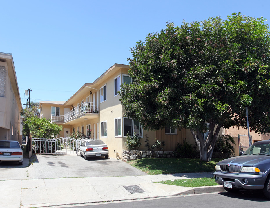 1539 Brockton Ave in Los Angeles, CA - Building Photo