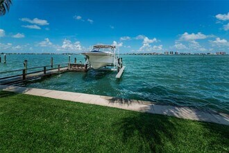 52 N Pine Cir in Belleair, FL - Building Photo - Building Photo