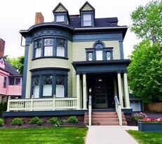 15 Strathallan Park in Rochester, NY - Building Photo