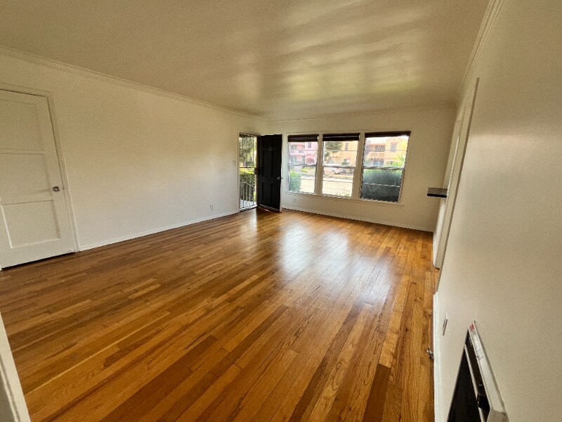 6209 W Olympic Blvd in Los Angeles, CA - Building Photo