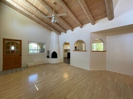 7551 Kachina Loop in Santa Fe, NM - Building Photo