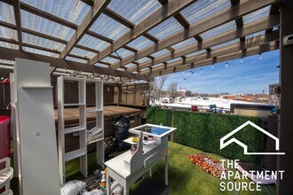 6712 N Clark St, Unit 4BedintheHeartofRog in Chicago, IL - Foto de edificio - Building Photo