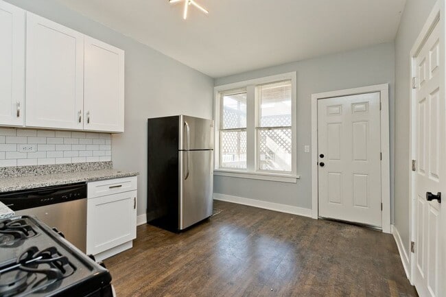 1922 N Wilmot Ave in Chicago, IL - Building Photo - Building Photo