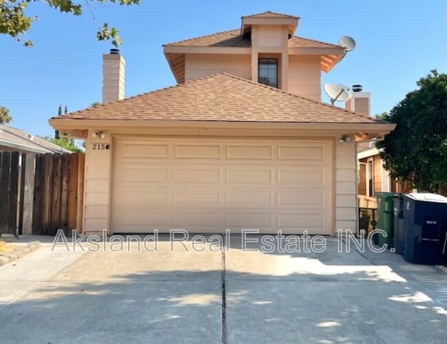 215 W Clover Rd in Tracy, CA - Building Photo - Building Photo