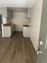 274 W Verdugo Ave in Burbank, CA - Building Photo - Interior Photo