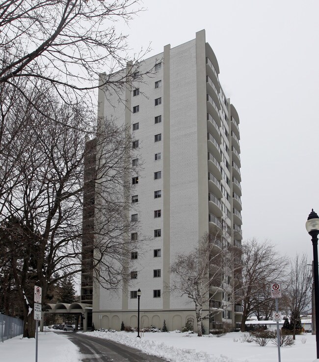 Pine Terrace Apartments in Burlington, ON - Building Photo - Building Photo