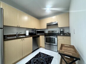 2280 SW 32nd Ave in Miami, FL - Foto de edificio - Building Photo