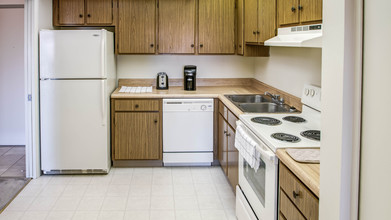 Sherwood Towers Apartments in Pittsburgh, PA - Building Photo - Interior Photo