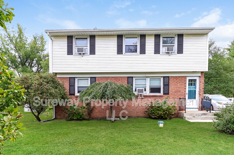 18 Crest Ave in Pennington, NJ - Building Photo