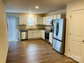 107 Villa Ln in Lincolnton, NC - Building Photo - Building Photo
