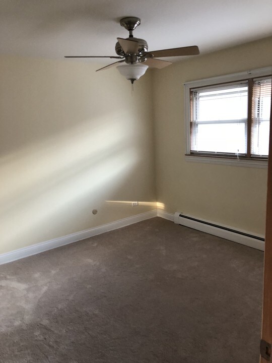 8514 W Catalpa Ave-Unit -1-Bedroom apartent in Chicago, IL - Building Photo