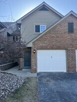 18275 Brookfield Lake Dr in Brookfield, WI - Building Photo