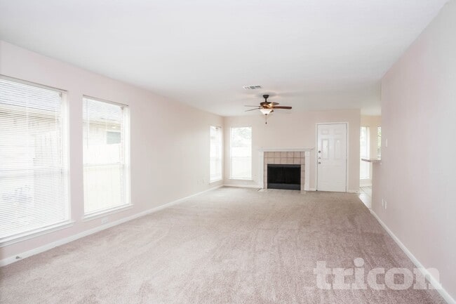 1702 Glacier Blue Dr in Fresno, TX - Foto de edificio - Building Photo