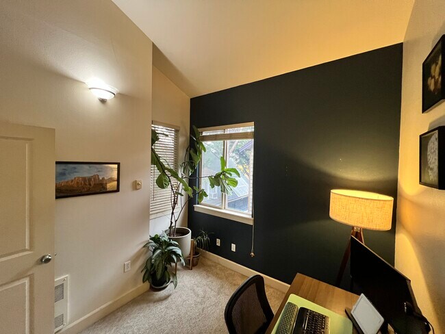 3816 Winslow Pl N in Seattle, WA - Foto de edificio - Building Photo