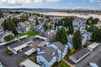 Lighthouse Condominiums in Vallejo, CA - Foto de edificio - Building Photo