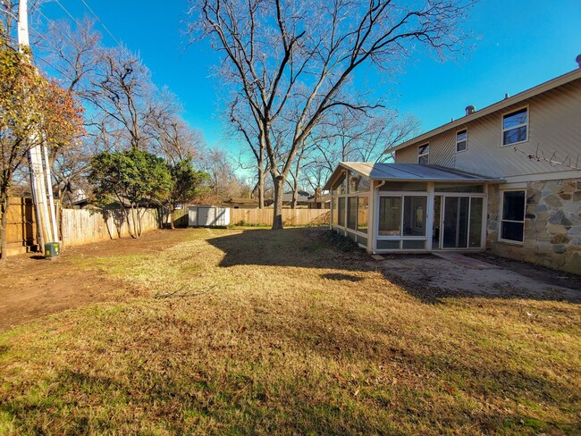 property at 1812 E Chandler Dr