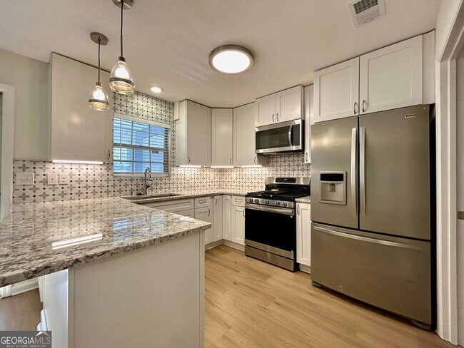 34 Devon Ln in Avondale Estates, GA - Building Photo - Building Photo