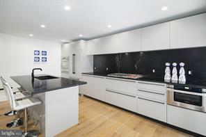 property at 1126 1/2 Lombard St
