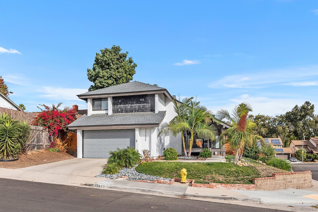 13233 Gunner Ave in San Diego, CA - Building Photo